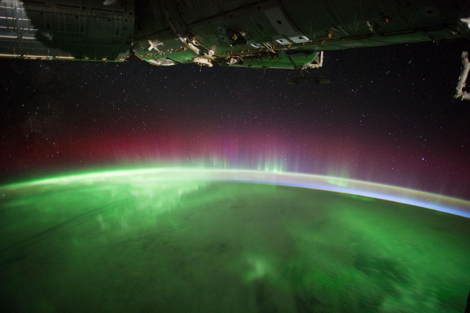 Dueling Solar Wind Streams Set Up Weekend Aurora Chances