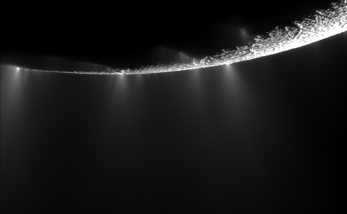 Enceladus geysers June 2009