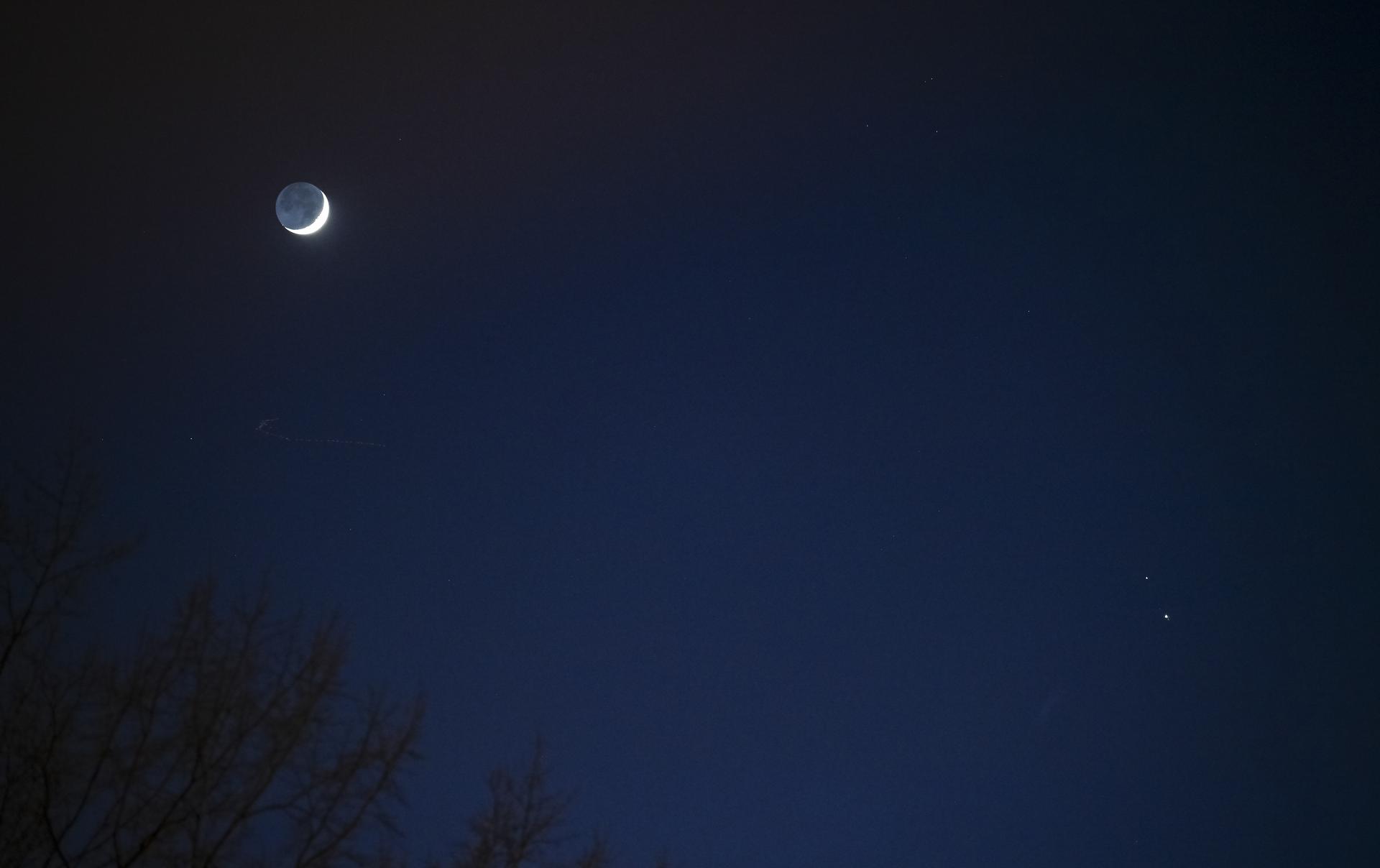 This Week's Sky: Moon Meets Jupiter, Venus Nears Its Peak