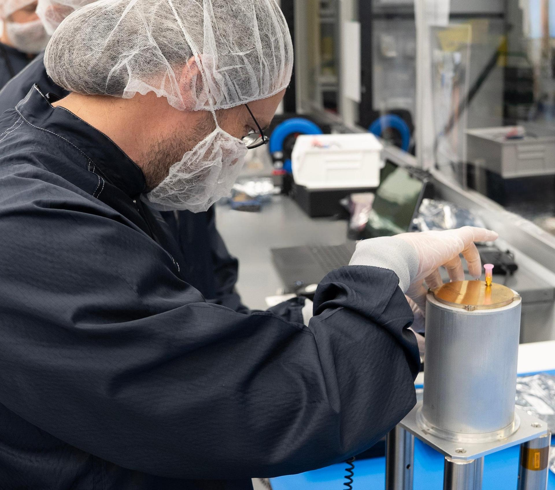 NASA Hands Modulate Space $38 Million to Build 5G for the Moon