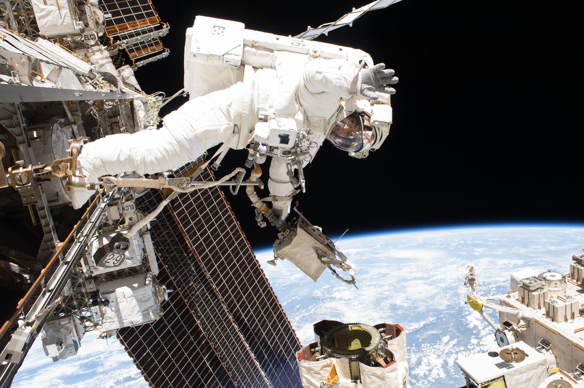 Spacewalk 95: Two NASA Astronauts Head Outside to Give Canadarm2 a New Wrist