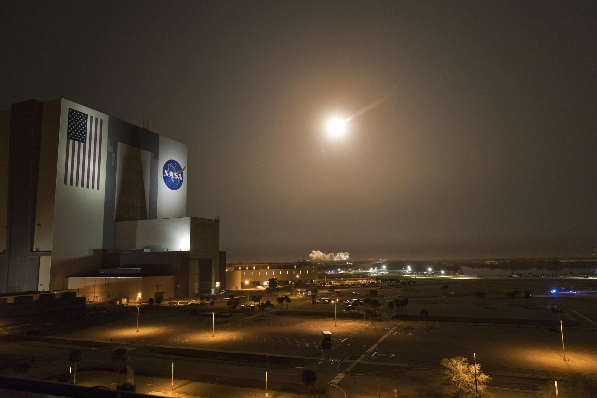 SpaceX Sets Falcon 9 Turnaround Record With Twin Launches 38.5 Minutes Apart