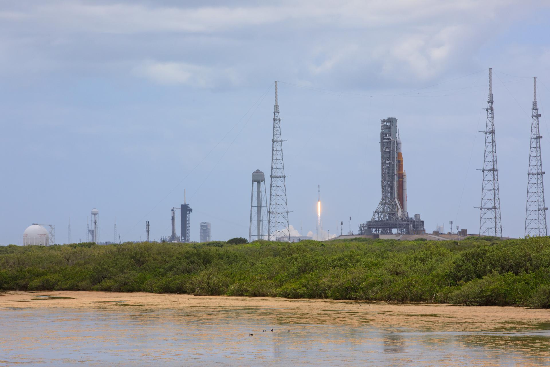 SpaceX Launches 27 Starlink Satellites on Record-Setting Booster's 35th Flight