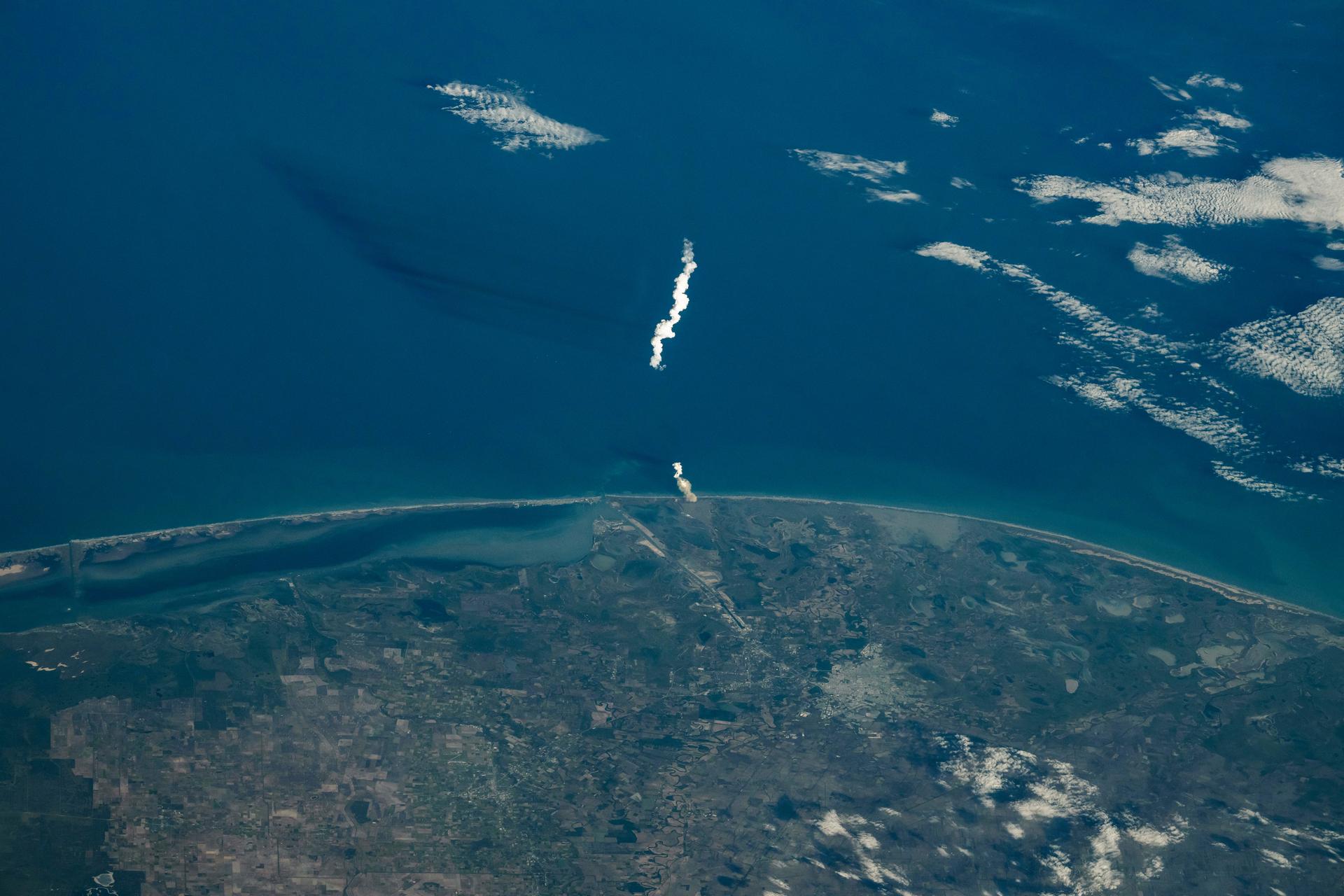 SpaceX Rolls Super Heavy Booster to the Pad Ahead of Starship's First Orbital Flight